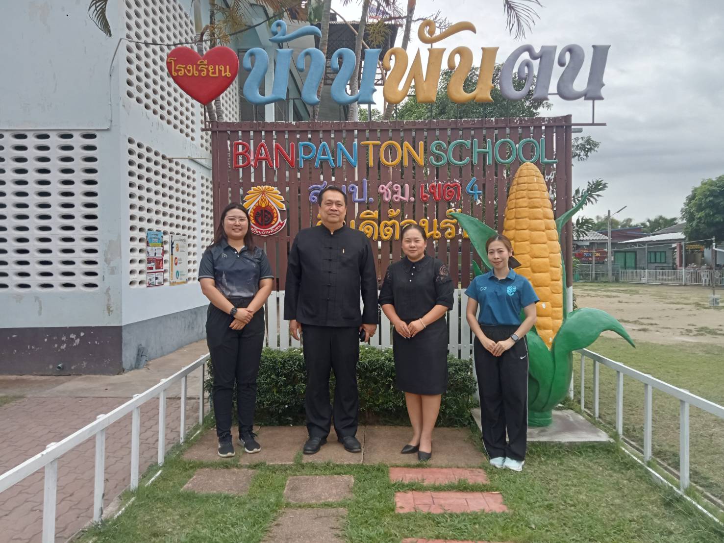 ผอ.สพป. เชียงใหม่ เขต 4 เดินทางไปตรวจเยี่ยมการทดสอบความสามาถพื้นฐานของผู้เรียนระดับชาติ (NT) ณ โรงเรียนกรป.กลางอุปถัมภ์ โรงเรียนบ้านดงป่าหวาย โรงเรียนวัดวังขามป้อม โรงเรียนบ้านใหม่หนองหอย และ โรงเรียนบ้านพันตน