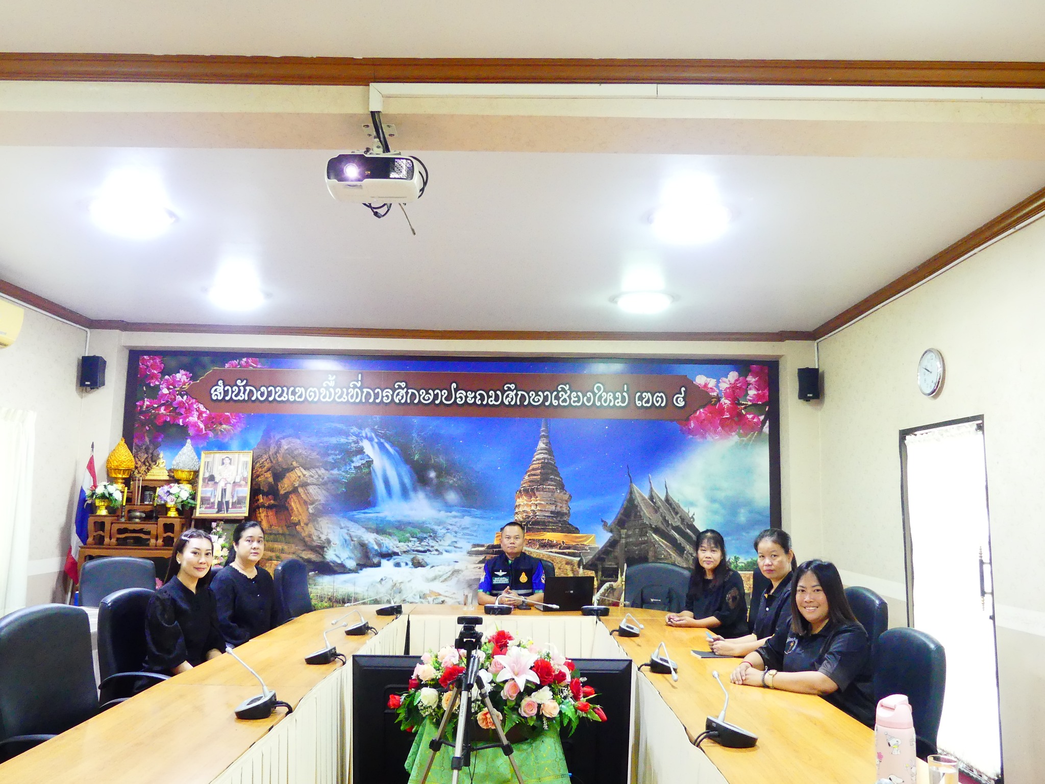 สพป.เชียงใหม่ เขต 4 เข้าร่วมรับชมการถ่ายทอดสดพิธีลงนามบันทึกความเข้าใจ (MOU) ขับเคลื่อนนโยบาย “โรงเรียนปลอดภัย อุ่นใจในพื้นที่สร้างสรรค์” พร้อมเปิดตัวระบบ SAFE SCHOOL ผ่านระบบออนไลน์