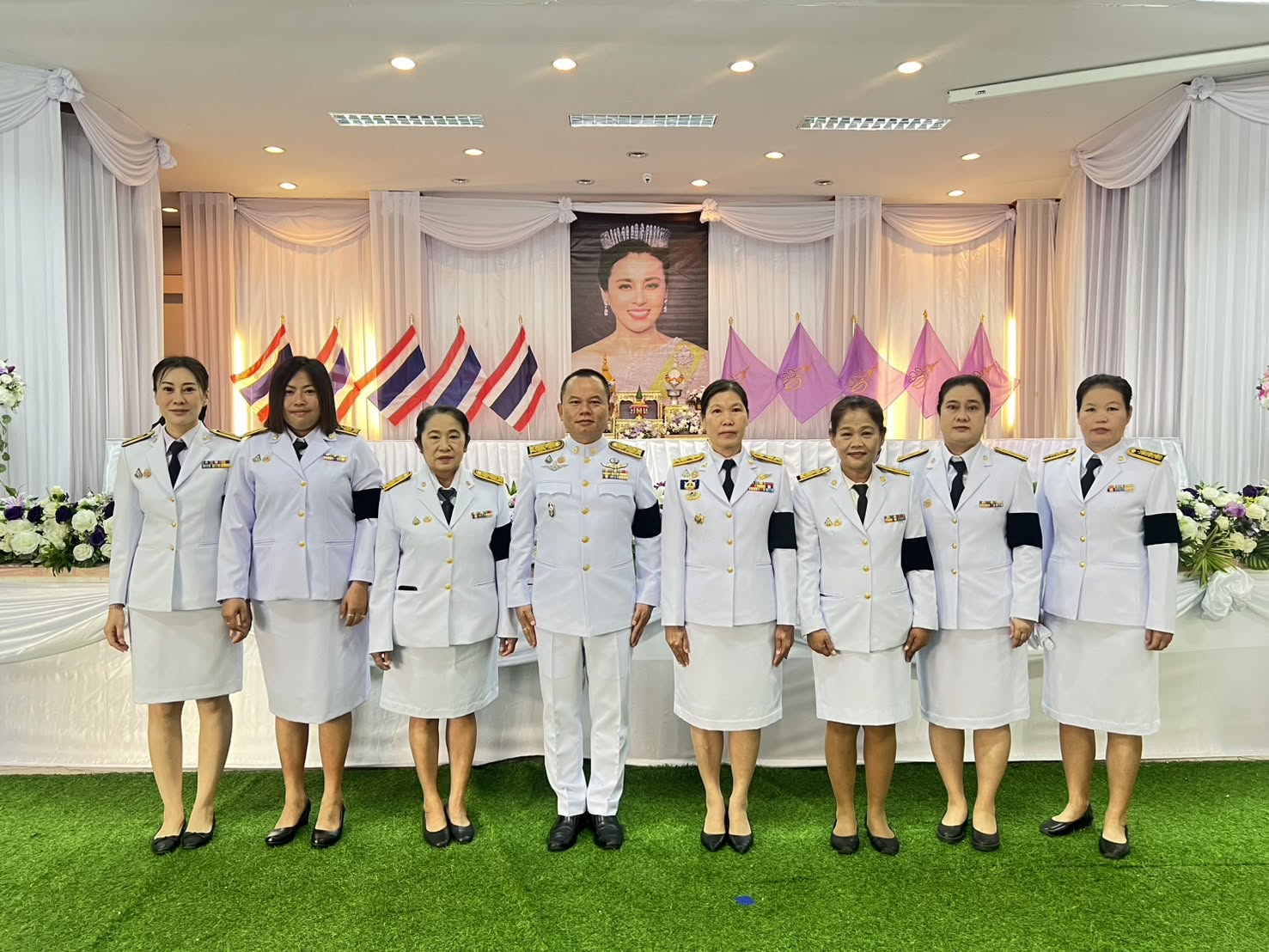 รอง ผอ.สพป.เชียงใหม่ เขต 4 นำคณะข้าราชการครูและบุคลากรทางการศึกษา กลุ่มส่งเสริมการจัดการศึกษา ร่วมพิธีถวายเครื่องราชสักการะ วางพานพุ่ม และพิธีจุดเทียนถวายพระพรชัยมงคล เนื่องในโอกาสพระราชพิธีมหามงคลเฉลิมพระชนมพรรษา 4 รอบ สมเด็จพระนางเจ้าสุทิดา พัชรสุธาพิมลลักษณ พระบรมราชินี