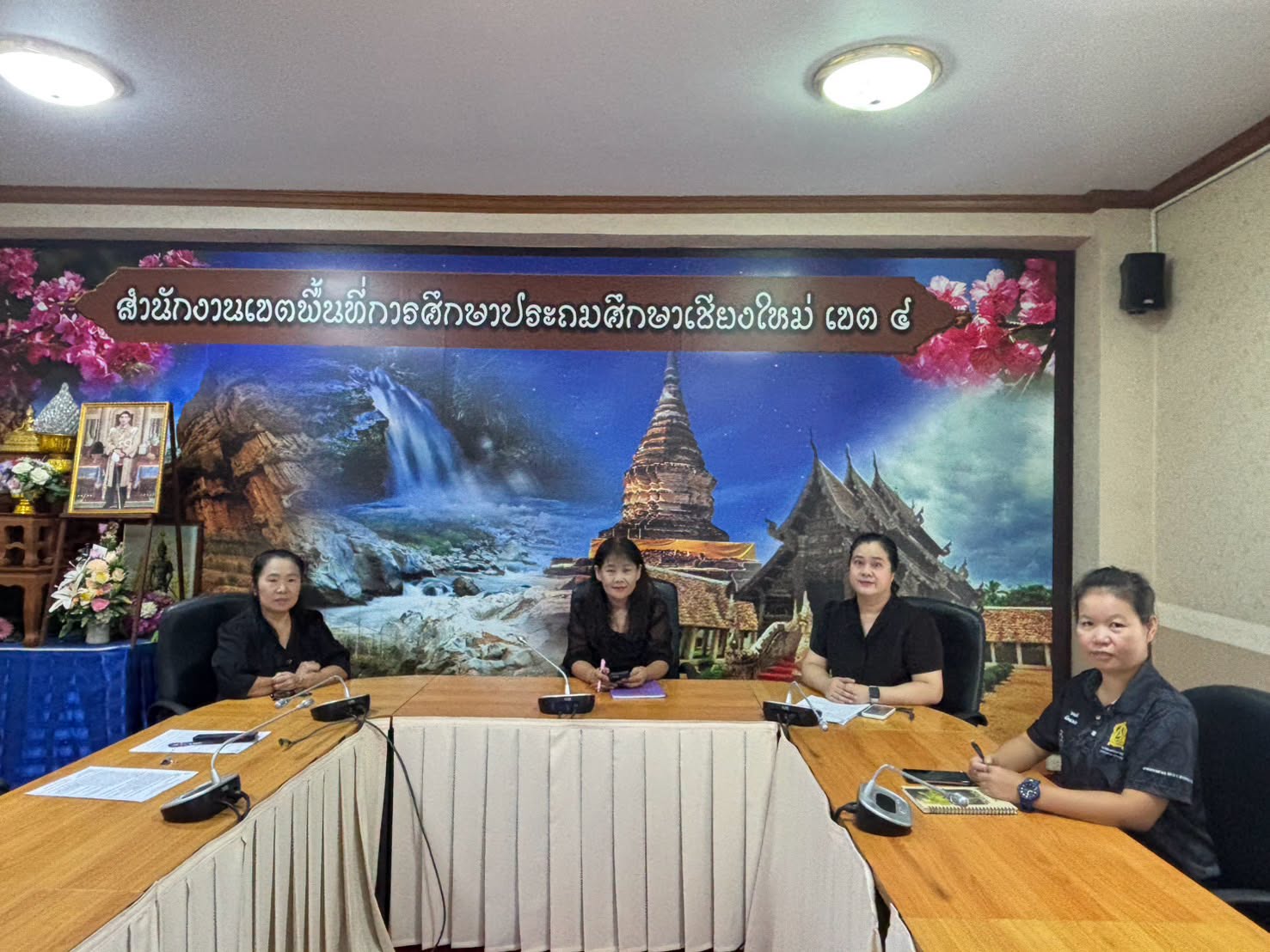 บุคลากรกลุ่มส่งเสริมการจัดการศึกษา เข้าร่วมการปฐมนิเทศนักเรียนในพระราชานุเคราะห์ สมเด็จพระกนิษฐาธิราชเจ้า กรมสมเด็จพระเทพรัตนราชสุดา ฯ สยามพรมราชกุมารี ชั้นมัธยมศึกษาปีที่ 1 และชั้นมัธยมศึกษาปีที่ 4 ปีการศึกษา 2569 ผ่านระบบออนไลน์ Zoom Meeting