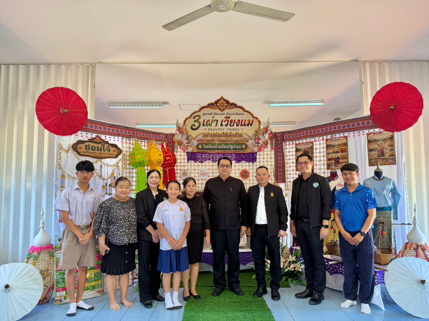 ดร.ชาญชิต ทัพหมี ผู้อำนวยการสำนักงานเขตพื้นที่การศึกษาประถมศึกษาเชียงใหม่ เขต 4 พร้อมด้วย นายสมพงษ์ แสนสำโรง รองผู้อำนวยการ สพป.เชียงใหม่ เขต 4 และคณะศึกษานิเทศก์ ได้แก่ นางสาวบุณยรัตน์ สุวิชา และนายศุภกร พึ่งโต ลงพื้นที่ตรวจเยี่ยมและให้กำลังใจคณะผู้บริหาร ครู และนักเรียน โรงเรียนบ้านเปียง (รัฐบำรุง) ในการเตรียมความพร้อมนำผลงานนวัตกรรมการเรียนรู้เข้าร่วมจัดแสดงและประกวดในงานมหกรรมการขับเคลื่อนเครือข่ายความร่วมมือภาคีสถานศึกษา