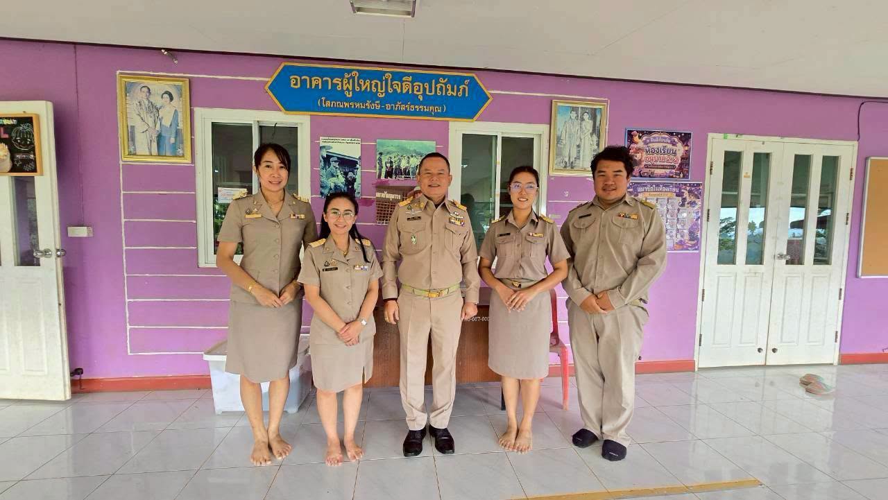 รอง ผอ.สพป. เชียงใหม่ เขต 4 เดินทางไปตรวจเยี่ยม โรงเรียนหลวงพัฒนาบ้านขุนวาง เพื่อติดตามการจัดการศึกษาของสถานศึกษาในสังกัดให้เป็นไปตามมาตรฐานการศึกษา และเป็นไปตามนโยบายของกระทรวงศึกษาธิการ