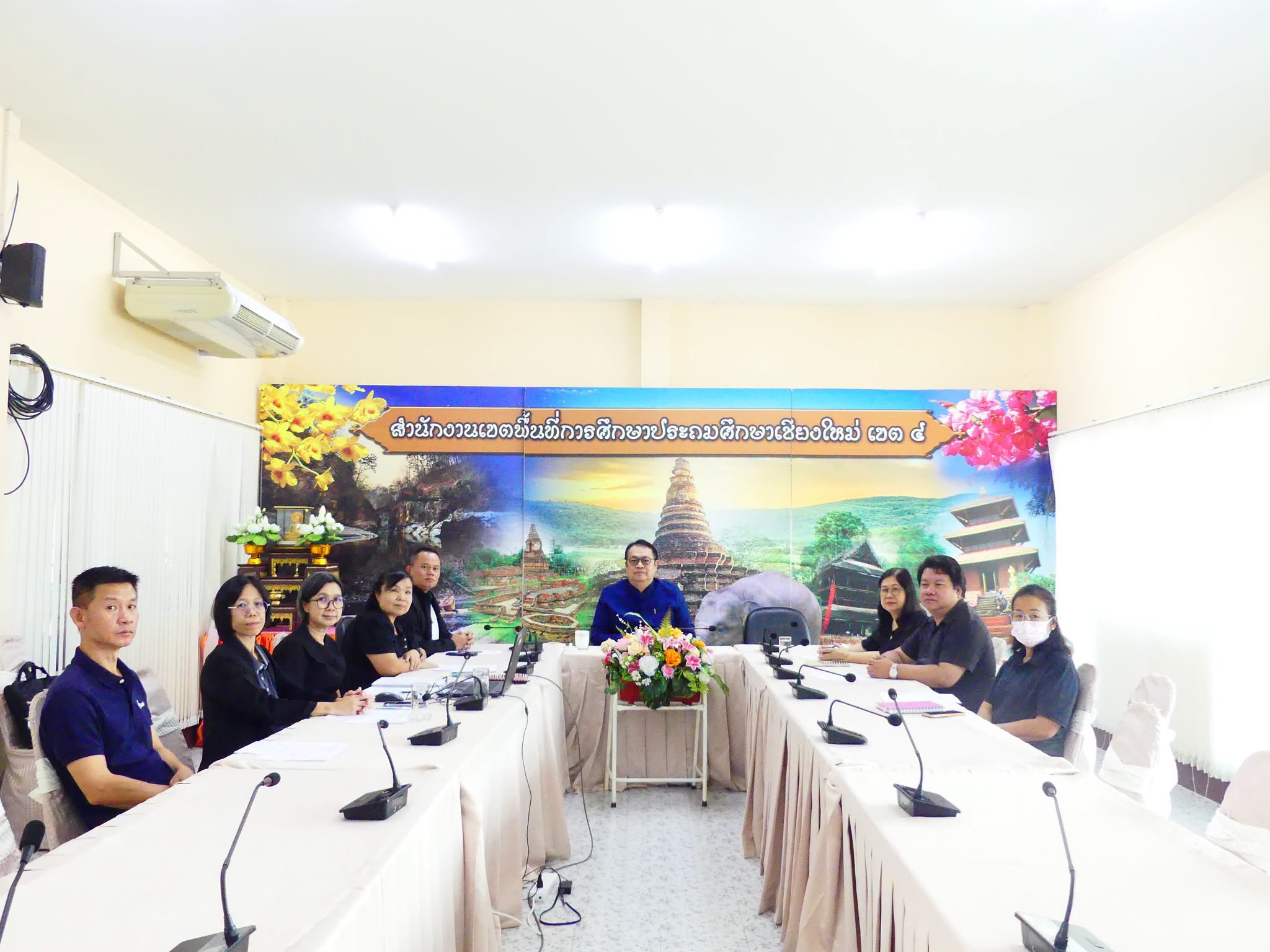 การประชุมคณะกรรมการพิจารณาแนวทางการใช้รถรับ-ส่งนักเรียน กรณีรวมหรือเลิกสถานศึกษาขั้นพื้นฐาน